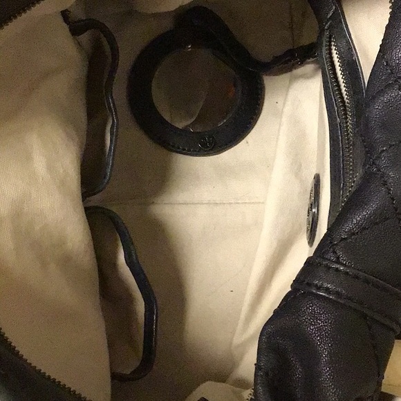 Tory Burch quilted leather purse with gun metal chain strap. - Picture 12 of 12